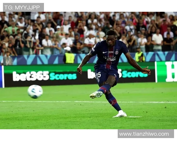 足总杯激战巴黎圣日耳曼与AC米兰0比0平点球大战决胜瞬间解析