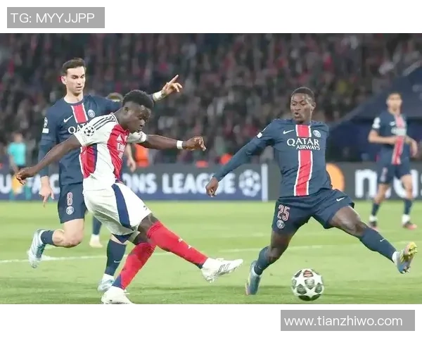 足总杯精彩对决巴黎圣日耳曼与曼联战成平局乌龙球引发争议判罚全场沸腾